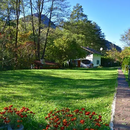 House By The River * Tetewen