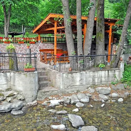 House By The River * Tetewen