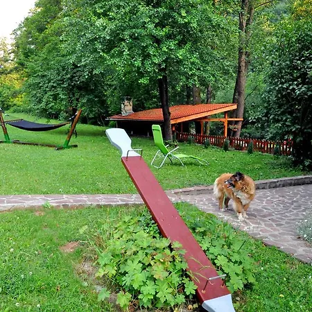 House By The River Ferienhaus