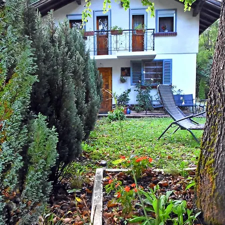 Ferienhaus House By The River Tetewen
