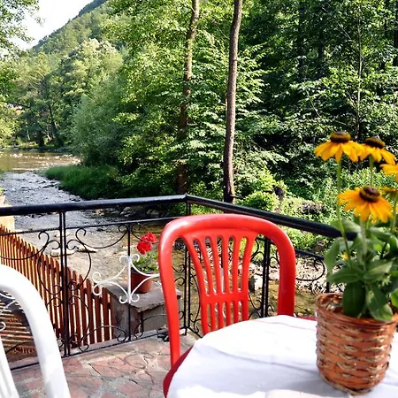 House By The River Ferienhaus